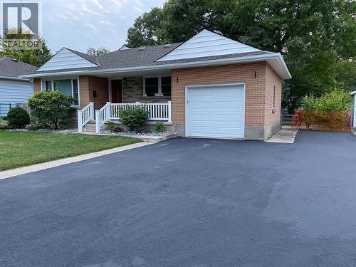 1401 INDIAN ROAD North , Sarnia, Ontario N7V 4C7 1