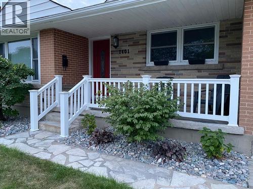 1401 INDIAN ROAD North , Sarnia, Ontario N7V 4C7 2