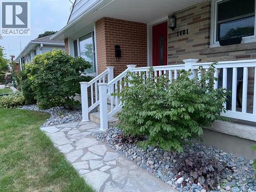 1401 INDIAN ROAD North , Sarnia, Ontario N7V 4C7 3