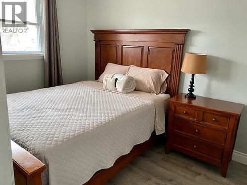 1401 INDIAN ROAD North , Sarnia, Ontario N7V 4C7 4