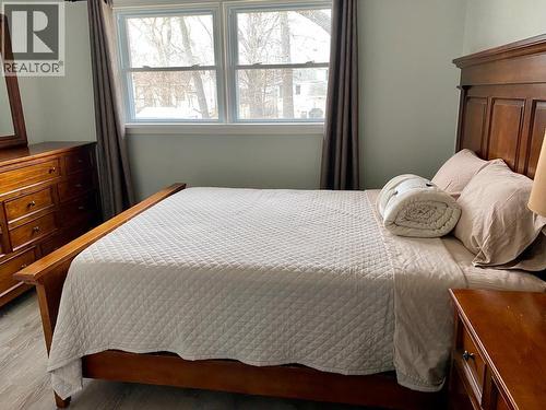 1401 INDIAN ROAD North , Sarnia, Ontario N7V 4C7 5