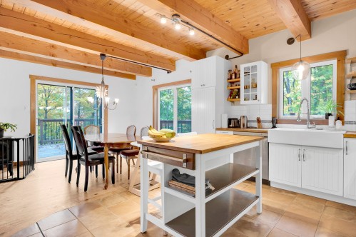 950 Rue de Château-d'Aix , Val-David, QC J0T 2N0 2