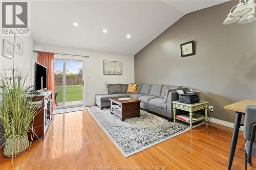 1928 QUESTA DRIVE , Windsor, Ontario N8P 1M5 4