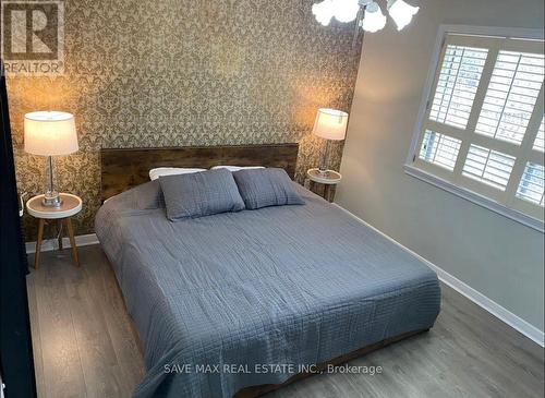 561 WEIR AVENUE , Oakville, Ontario L6L 4X3 4