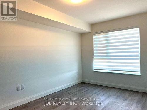 811 - 58 LAKESIDE TERRACE , Barrie, Ontario L4M 7B9 5