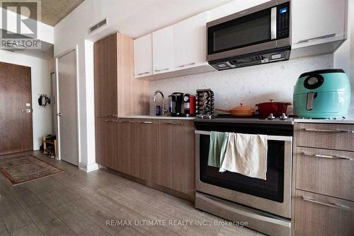 403 - 15 BASEBALL PLACE , Toronto, Ontario M4M 0E6 5