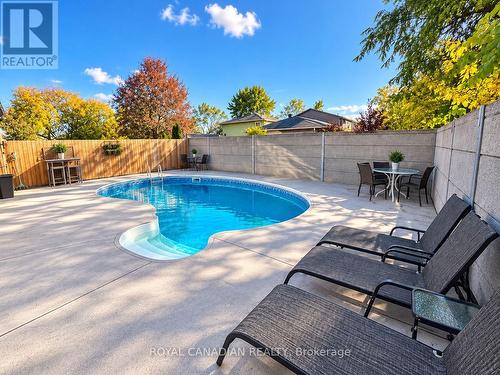 36 MAPLEGROVE AVENUE  Bradford West Gwillimbury, ON L3Z 1S1