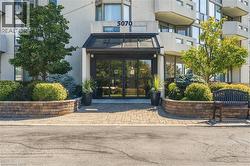 5070 PINEDALE Avenue Unit# 302  Burlington, ON L7L 5V6