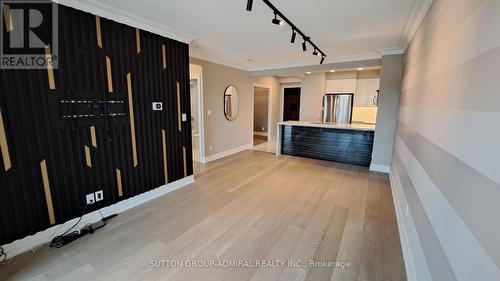 #704 - 88 PROMENADE CIRCLE , Vaughan, Ontario L4J 9A4 5