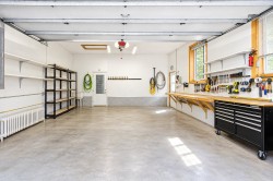 Garage - 