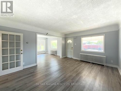 5576 DESSON AVENUE , Niagara Falls (Clifton Hill), Ontario L2G 3T1 4