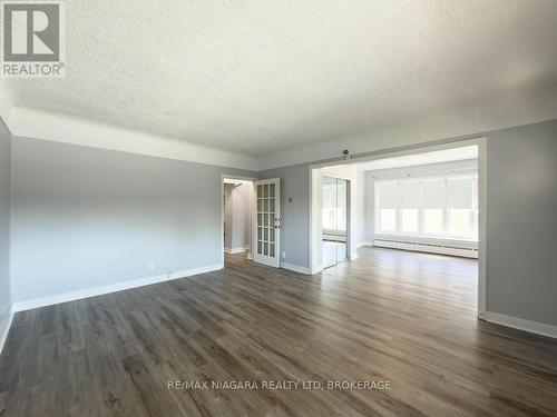5576 DESSON AVENUE , Niagara Falls (Clifton Hill), Ontario L2G 3T1 5