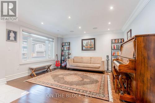 21 CRAIGMORE CRESCENT , Toronto, Ontario M2N 2Y2 3