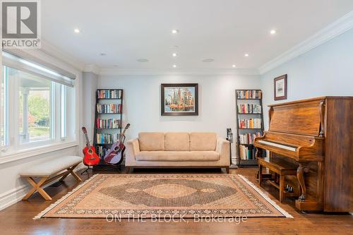 21 CRAIGMORE CRESCENT , Toronto, Ontario M2N 2Y2 4