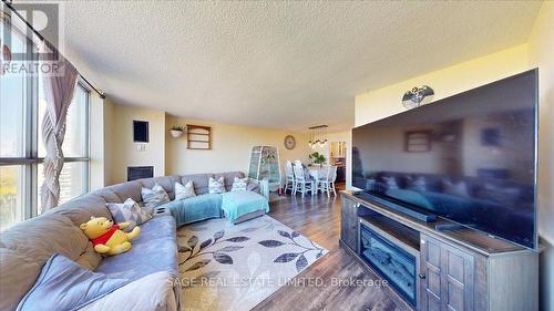 40 PANORAMA COURT , Toronto, Ontario M9V 4M1 4