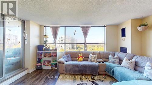 40 PANORAMA COURT , Toronto, Ontario M9V 4M1 5