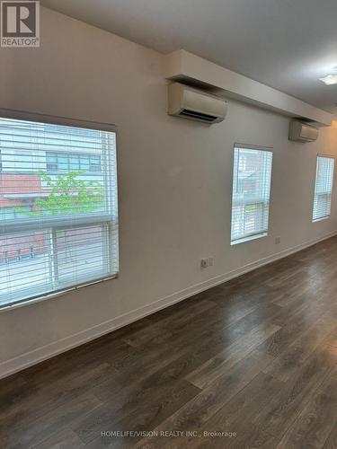 202 - 377 CHURCH STREET , Toronto, Ontario M5B 1Z9 4
