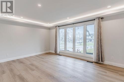UPPER - 20 OTTAWAY AVENUE , Barrie, Ontario L4M 2W7 5