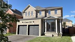 10 CAMPVIEW STREET Whitby (Taunton North), ON L1R 0K5