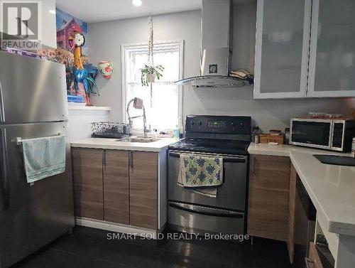 #MAIN LEVEL - 711 DUNLOP STREET W , Whitby, Ontario L1N 1V4 5