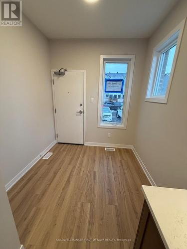 330 STARGRASS PRIVATE , Ottawa, Ontario K2J 6R8 2