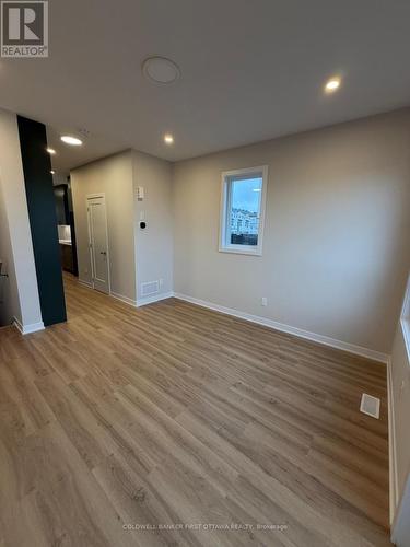 330 STARGRASS PRIVATE , Ottawa, Ontario K2J 6R8 4