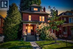 43 ROSSLYN Avenue S  Hamilton, ON L8M 3J1