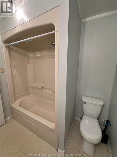 4060 CHURCHILL Unit# MAIN , Windsor, Ontario N9G 2E7 5