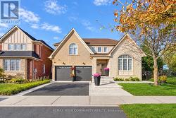 214 SELWYN ROAD Richmond Hill, ON L4E 0A6