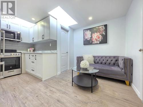 2B - 658 DUNDAS STREET W , Toronto, Ontario M5T 1H9 3