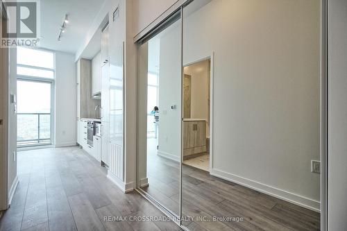 2117 - 38 HONEYCRISP CRESCENT , Vaughan, Ontario L4K 0M8 2