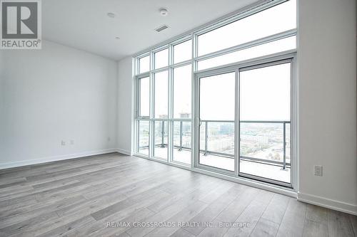 2117 - 38 HONEYCRISP CRESCENT , Vaughan, Ontario L4K 0M8 5