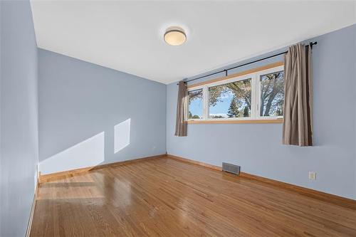 284 Rita St, Winnipeg, MB 
