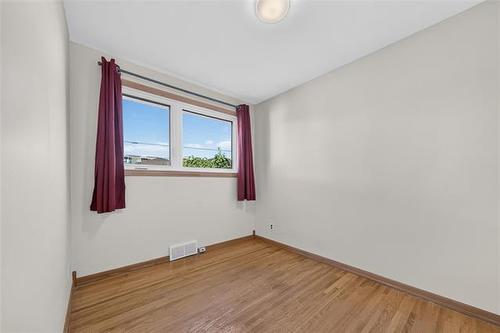 284 Rita St, Winnipeg, MB 