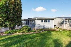 284 Rita ST  Winnipeg, MB R3J 2Y2