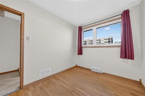 284 Rita St, Winnipeg, MB 