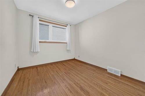 284 Rita St, Winnipeg, MB 
