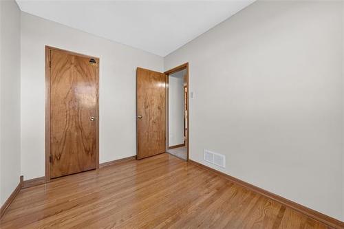 284 Rita St, Winnipeg, MB 