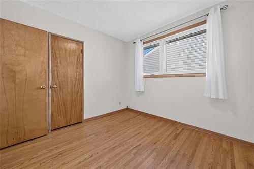 284 Rita St, Winnipeg, MB 