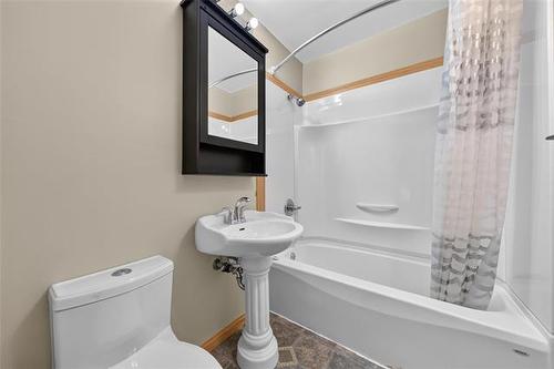 284 Rita St, Winnipeg, MB 
