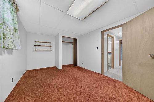 284 Rita St, Winnipeg, MB 