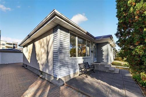 284 Rita St, Winnipeg, MB 