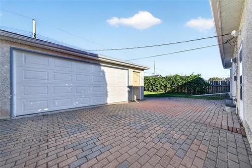 284 Rita St, Winnipeg, MB 