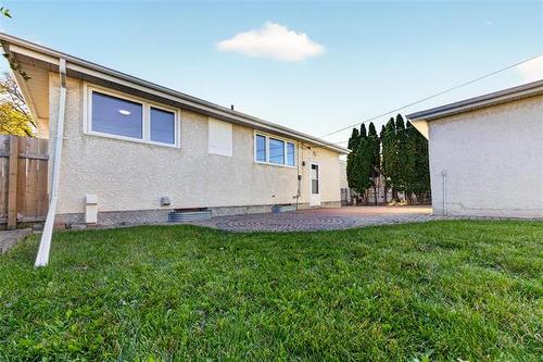 284 Rita St, Winnipeg, MB 