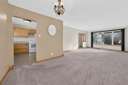 284 Rita St, Winnipeg, MB 
