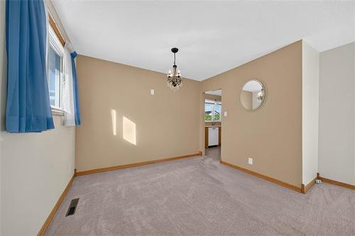 284 Rita St, Winnipeg, MB 
