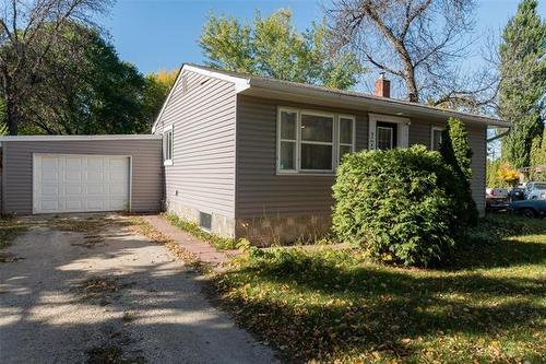 172 HOME ST  Steinbach, MB R5G 0E5