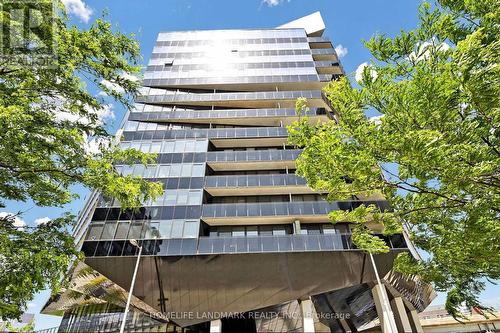 801 - 21 LAWREN HARRIS SQUARE , Toronto, Ontario M5A 0T4 2