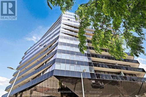 801 - 21 LAWREN HARRIS SQUARE , Toronto, Ontario M5A 0T4 3