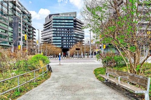801 - 21 LAWREN HARRIS SQUARE , Toronto, Ontario M5A 0T4 4